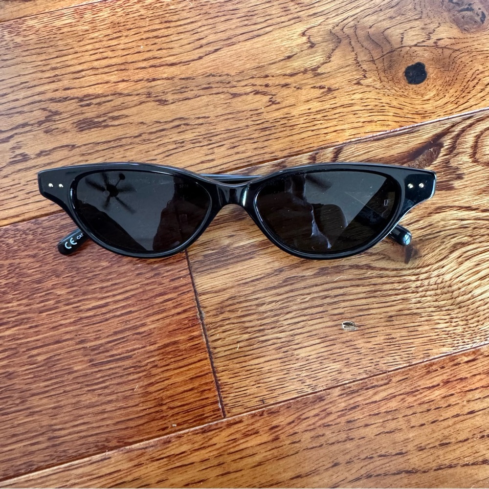 ❌SOLD❌Black Cat-Eye Sunglasses
